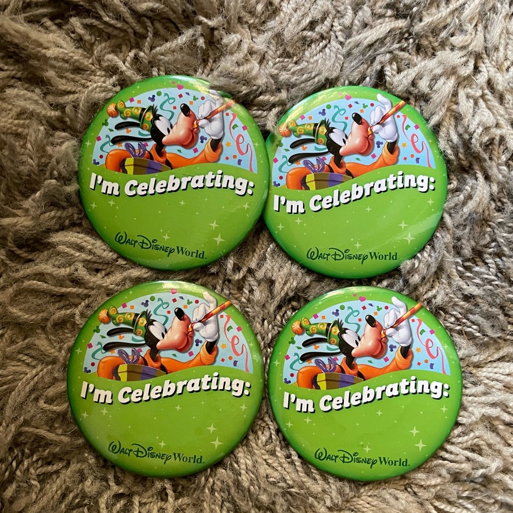 4 Walt Disney World  “I'm Celebrating” Buttons - Green